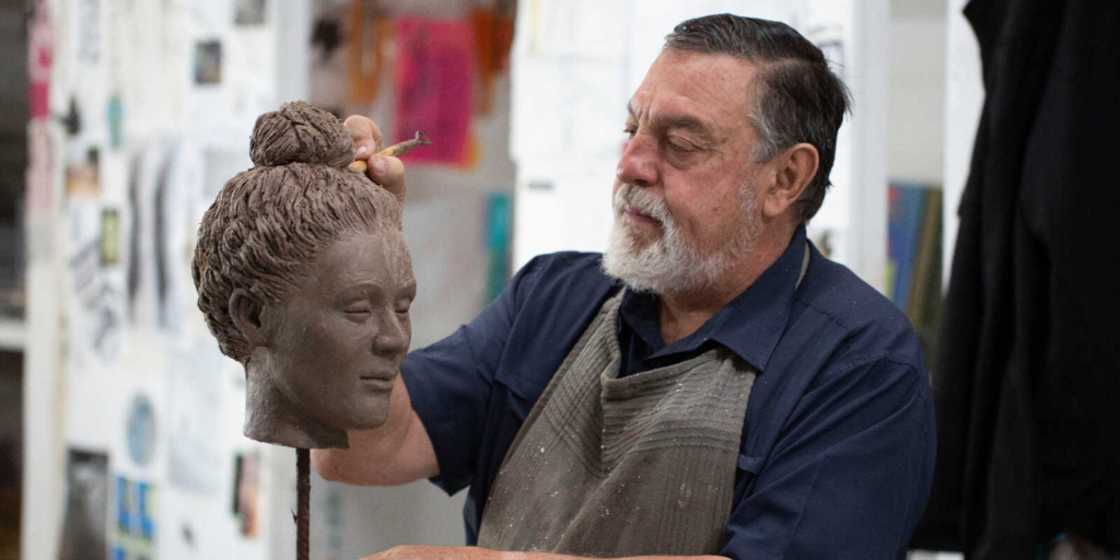 Anton Smit sculpts head